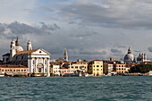 Uferfront entlang der Fondamente Zattere am Canale della Giudecca, Venedig, Italien