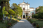 Garten des Palazzo Zenobio degli Armeni, Collegio Armeno, Renaissancefassade, Venedig, Italien