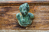 Türknauf aus Bronze Holztor, Frauenkopf, Venedig, Italien