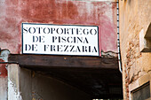 Nizioleto, small cloth, painted street signs, walls, directions, historic, traditional, Venice, Italy