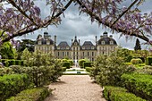 The beautiful Château de Cheverny (Cheverny Castle) in the Loire Valley, Loir-et-Cher, France, Europe