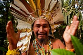 Pajé Aracá (chamán),con los efectos del colirio natural (sanango), Amazonas.