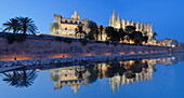 Cathedral of Santa Maria of Palma (La Seu) and Almudaina Palace at Parc de la Mar, Palma de Mallorca, Majorca (Mallorca), Balearic Islands, Spain, Mediterranean, Europe