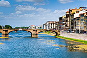 Ponte Santa Trinita dating from the 16th century and the Arno River, Florence (Firenze), UNESCO World Heritage Site, Tuscany, Italy, Europe