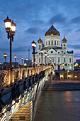 Bridge over the River Moscova and Cathedral of Christ the Redeemer at night, Moscow, Russia, Europe