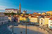 Tartinijev trg (Tartini Square), Church of St. George (Cerkev sv. Jurija), Old Town, Piran, Primorska, Slovenian Istria, Slovenia, Europe