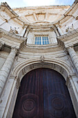 Portal der Kathedrale in der Altstadt von Cádiz, Provinz Cádiz, Costa de la Luz, Andalusien, Spanien, Europa