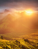 Berglandschaft bei Sonnenaufgang, Storkonufell, Mofell, Fjallabak, Südisland, Island