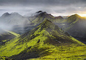 Berglandschaft bei Sonnenaufgang, Storkonufell, Mofell, Fjallabak, Südisland, Island