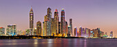 Hochhäuser bei Dubai Marina von The Palm Jumeirah, Dubai, Vereinigte Arabische Emirate