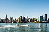 Skyline Manhattan und East River, Manhattan, New York, USA