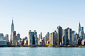 skyline Manhattan and East River, Manhattan, New York, USA