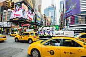 am Times Square, Broadway, Manhattan, New York, USA