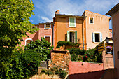 Roussillon, France, Provence, Vaucluse, village, sienna village, houses, homes,