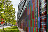 Museum Brandhorst, Fassade mit Fensterband und farbigen Keramikstäben, Museum für moderne und zeitgenössische Kunst, Architekten Sauerbruch Hutton, 21.Jhd., München, Oberbayern, Bayern, Deutschland, Europa