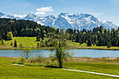 Geroldsee, lake near Mittenwald in spring, Karwendel mountains in the background, Werdenfelser Land, Baverian Alps, Upper Baveria, Bavaria, Germany, Europe