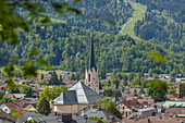 Partenkirchen mit Kirche Maria Himmelfahrt, 19.Jhd., Frühling, Partenkirchen, Garmisch-Partenkirchen, Werdenfelser Land, Bayerische Alpen, Oberbayern, Bayern, Deutschland, Europa