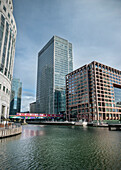 Blick zum Büroturm von J. P. Morgan, Canary Wharf (Neues Bankenviertel), London, England, Vereinigtes Königreich, Europa