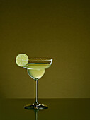 Cocktail Margarita auf grünen Hintergrund, Cocktail, Getränk