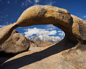 Tunnabora Peak, Mobius Arch, Alabama Hills, nahe Lone Pine, Sierra Nevada, Kalifornien, USA