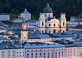 Stadtzentrum vom Kapuzinerberg, Kollegienkirche, Salzburg, Österreich