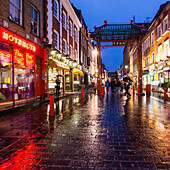 China Town , Gerrard Street bei Regen , London, UK