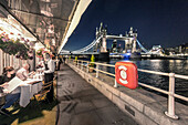 Restaurant bei der Tower Bridge , London, UK