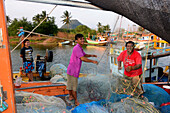Fischer in Ban Krut bei Bang Saphan, Golf von Thailand, Mittel-Thailand, Thailand