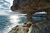 Steilküste mit Höhlen am Kap Greco bei Agia Napa, nordöstlich von Larnaka, Larnaca District, Zypern