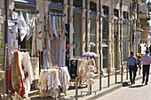 Strasse mit Geschäft mit Lefkara-Spitzenweberei in Limassol, Zypern