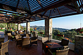 Veranda mit Bergblick im Rodon Hotel, Agros, Troodos Gebirge, Zypern
