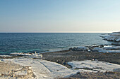 Weisse Felsen am Governor's Beach, einsamer Strand mit Kieseln, Limassol, Zypern