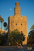 Torre del Oro am Gudalquivir, maurischer Turm, Sevilla, Andalusien, Spanien