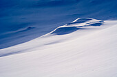 Verschneite Landschaft im Val Camadra, Lepontinische Alpen, Kanton Tessin, Schweiz