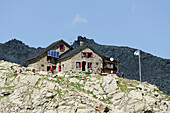 Die Berghütte namens Cabane des Aiguilles Rouges, Val d'Hérens, Walliser Alpen, Kanton Wallis, Schweiz