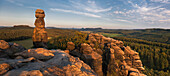 Panorama vom Pfaffenstein mit Barbarine im Abendlicht im Sommer, Nationalpark Sächsische Schweiz, Sachsen, Deutschland