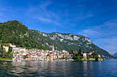 Monte Fopp über der Ortschaft Varenna am Ostufer des Comer Sees, Italien