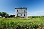 Hausruine auf verlassener Farm, Farmland, Provinz Quebec, Kanada