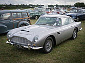 Aston Martin DB5, Parkplatz, Goodwood Revival, Rennsport, Autorennen, Classic Car, Chichester, Sussex, England, Großbritannien