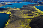 Luftbild (Aerial) von Seenlandschaft, darunter der Snjoölduvatn, und eine Piste,  Veidivötn, Hochland, Südisland, Island, Europa