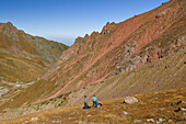 Wanderer im Nationalpark Ile Alatau, Region Almaty, Kasachstan, Zentralasien, Asien