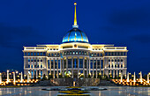 Ak Orda Präsidentenpalast von Nursultan Nasarbajew bei Nacht, Nurzhol Boulevard, Stadtzentrum, Hauptstadt Astana, Kasachstan, Zentralasien, Asien