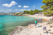 Strand bei S'Arenal, Urlauber, Tourist, Mittelmeer, Urlaubsort, MR, Portocolom, Mallorca, Balearen, Spanien, Europa