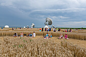 Kornkreis an der Erdefunkstelle in Raisting/Paehl am Ammersee, Sommer 2014, Oberbayern, Deutschland