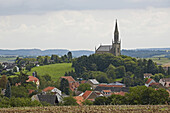 View towards Waldboeckelheim with Protestant church, Administrative district of Bad Kreuznach, Region of Nahe-Hunsrueck, Rhineland-Palatinate, Germany, Europe