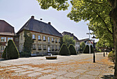 Barockes Kuriengebäude am Stiftsplatz 7 in Nottuln , Baumberge , Münsterland , Nordrhein-Westfalen , Deutschland , Europa