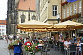 Lambertikirche und Restaurants am Prinzipalmarkt , Münster , Münsterland , Nordrhein-Westfalen , Deutschland , Europa