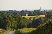 Blick von der <Steverburg> auf die Landschaft bei Nottuln , Baumberge , Münsterland , Nordrhein-Westfalen , Deutschland , Europa