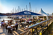 Café an der Fördepromenade, Flensburg, Flensburger Förde, Ostsee, Schleswig-Holstein, Deutschland