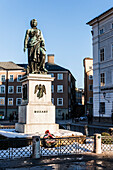 Mozartplatz mit Mozartstatue in Salzburg, Salzburg, Öterreich